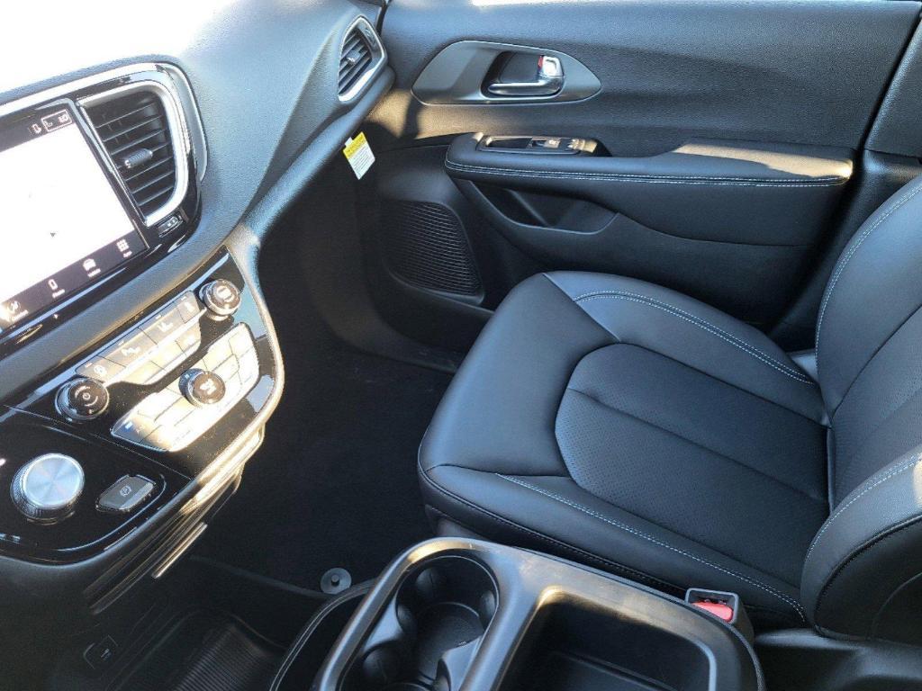 new 2025 Chrysler Voyager car, priced at $40,888