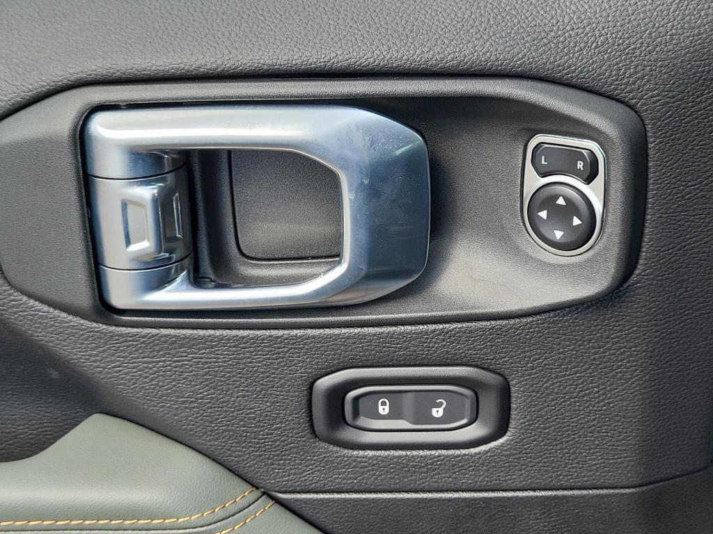 new 2025 Jeep Gladiator car, priced at $57,211