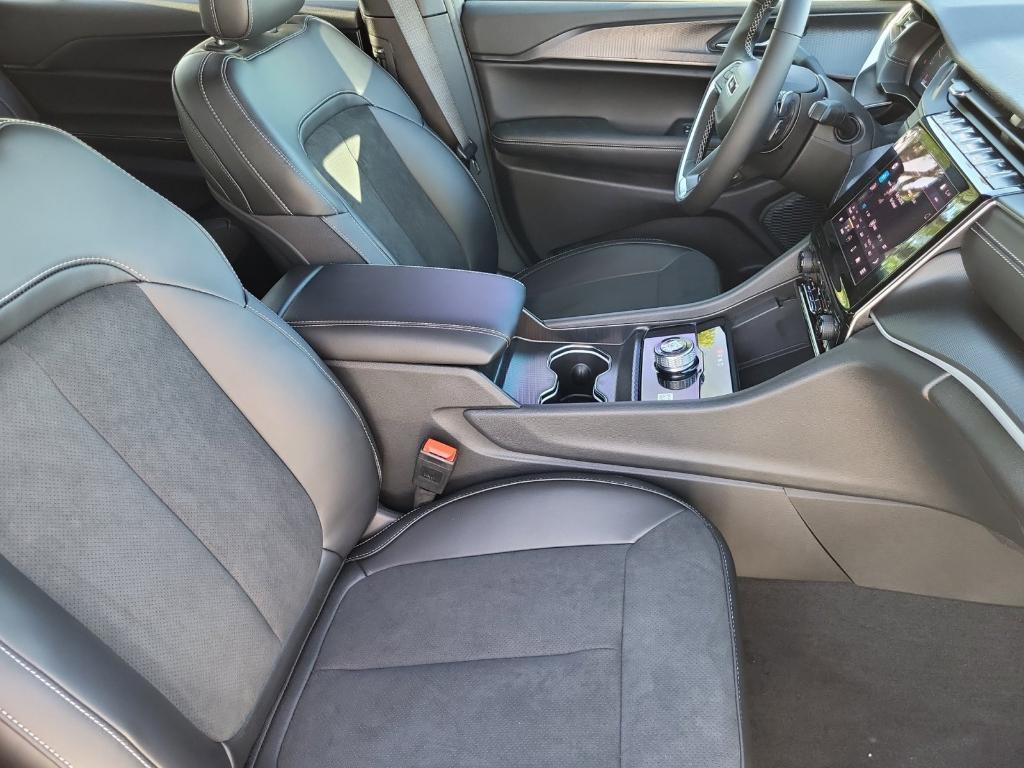new 2025 Jeep Grand Cherokee L car, priced at $41,273