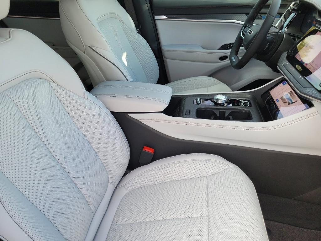 new 2025 Jeep Wagoneer S car, priced at $49,336