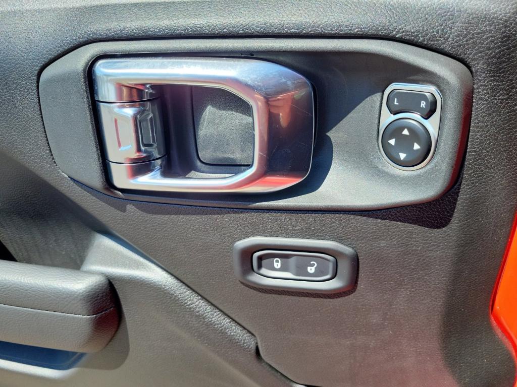 new 2025 Jeep Wrangler car, priced at $45,166