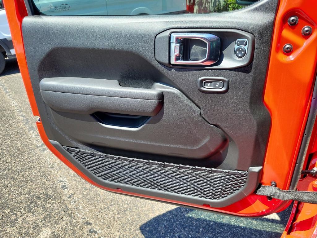 new 2025 Jeep Wrangler car, priced at $45,166