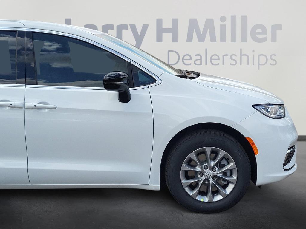 new 2026 Chrysler Pacifica car, priced at $46,796