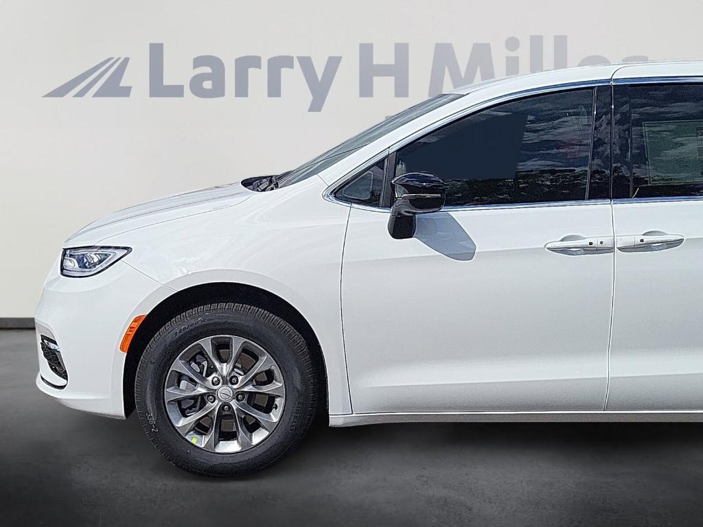 new 2026 Chrysler Pacifica car, priced at $46,796