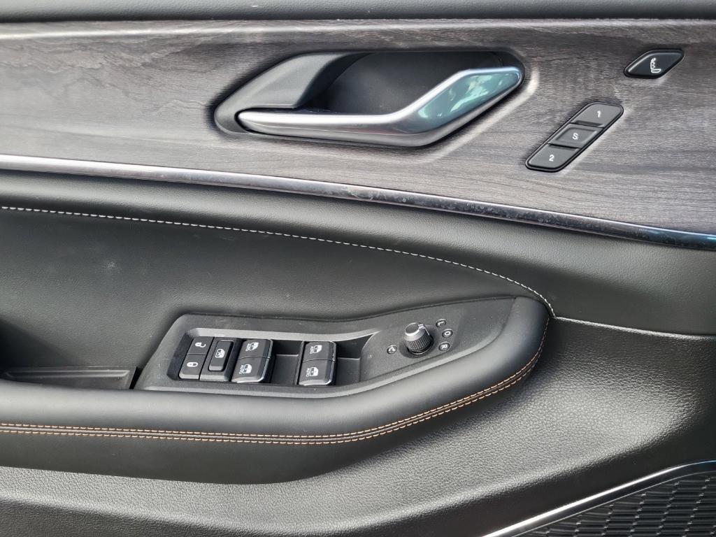 new 2025 Jeep Grand Cherokee car, priced at $58,841