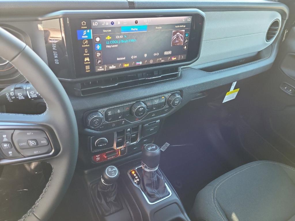 new 2025 Jeep Wrangler car, priced at $46,371