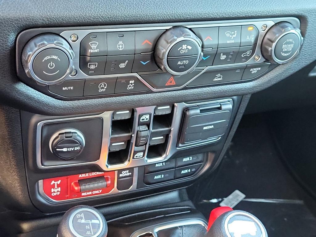 new 2025 Jeep Wrangler car, priced at $46,371