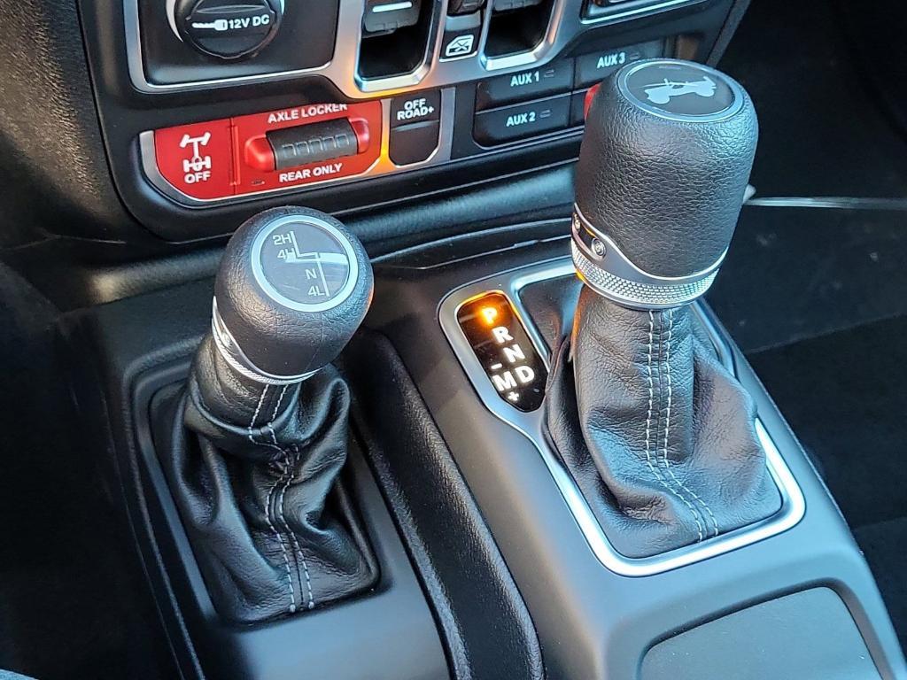 new 2025 Jeep Wrangler car, priced at $46,371