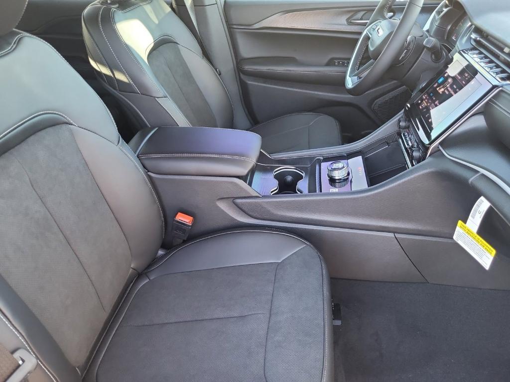 new 2025 Jeep Grand Cherokee car, priced at $43,872