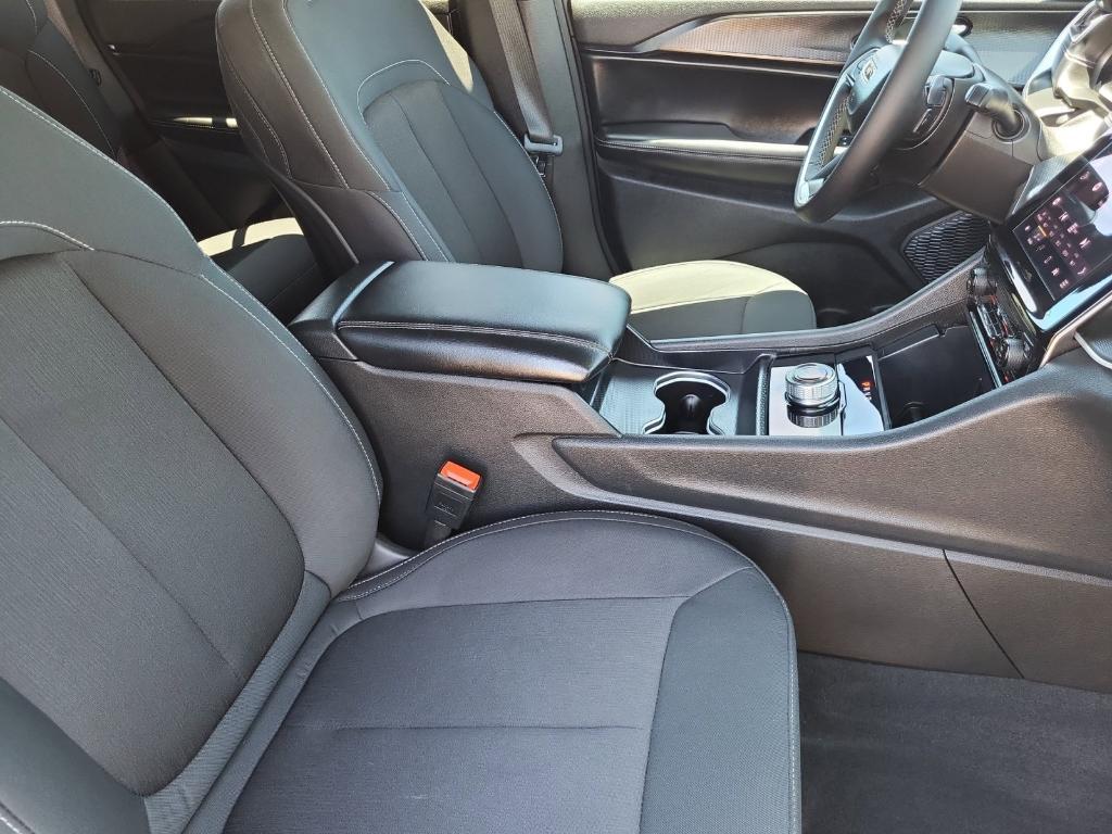 used 2025 Jeep Grand Cherokee car, priced at $38,411