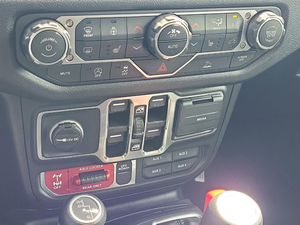 new 2025 Jeep Wrangler car, priced at $46,371