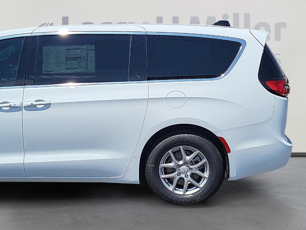 new 2025 Chrysler Pacifica car, priced at $41,916
