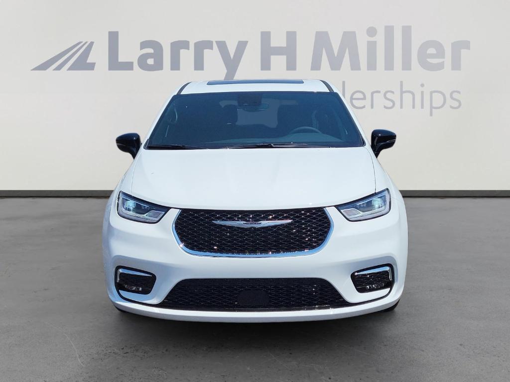 new 2025 Chrysler Pacifica car, priced at $41,916