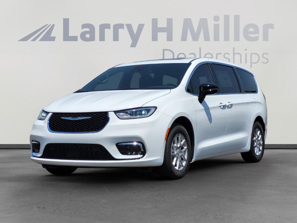 new 2025 Chrysler Pacifica car, priced at $41,916