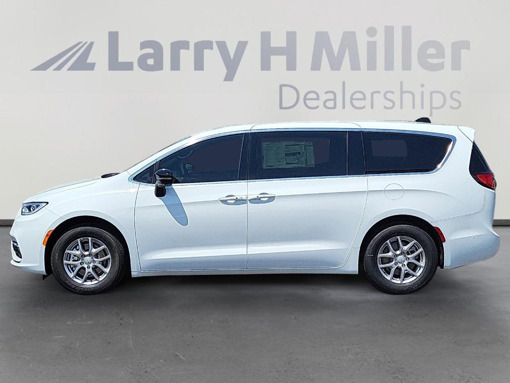 new 2025 Chrysler Pacifica car, priced at $41,916