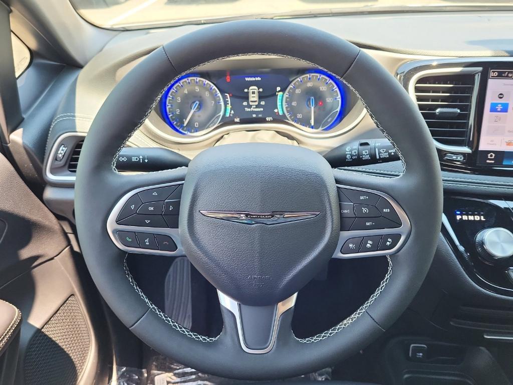 new 2025 Chrysler Pacifica car, priced at $41,916