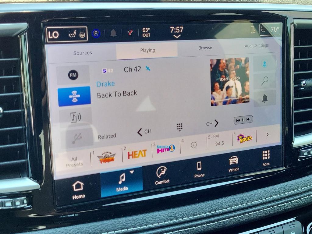 new 2025 Chrysler Pacifica car, priced at $41,916