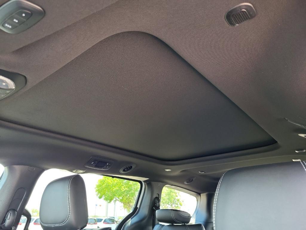 new 2025 Chrysler Pacifica car, priced at $41,916