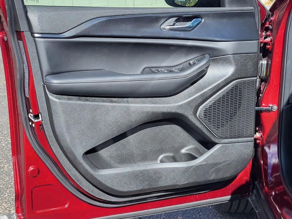 new 2025 Jeep Grand Cherokee car, priced at $44,607