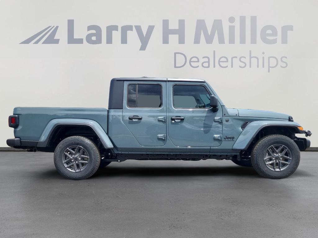 new 2025 Jeep Gladiator car, priced at $47,114