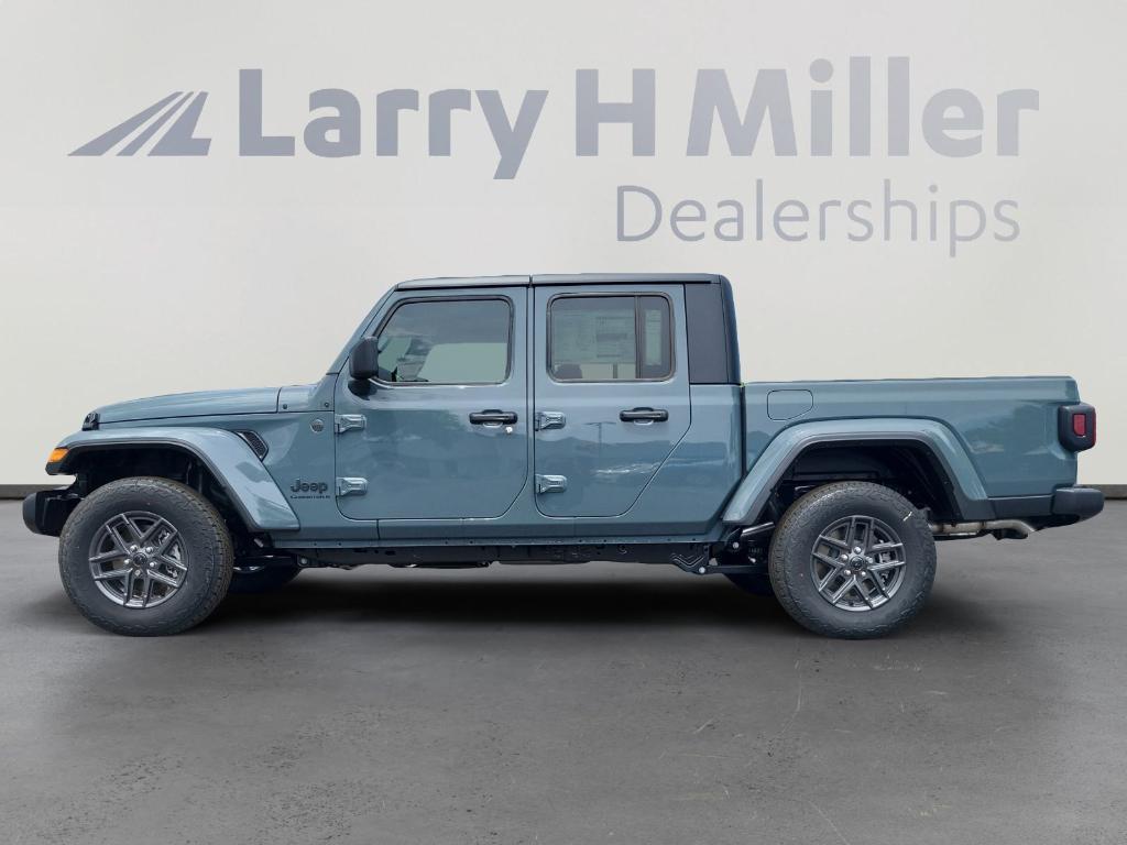 new 2025 Jeep Gladiator car, priced at $47,114
