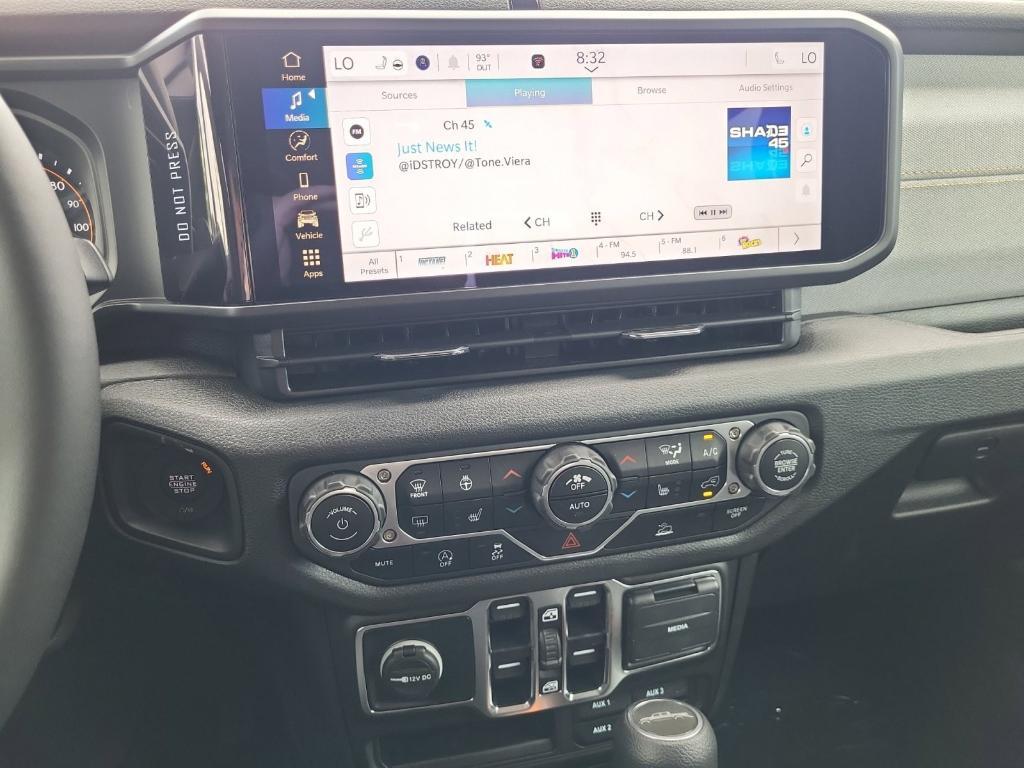 new 2025 Jeep Gladiator car, priced at $47,114