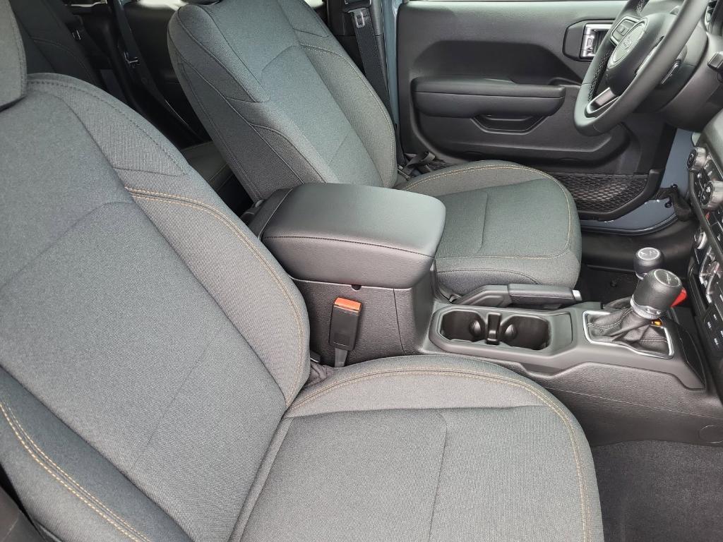 new 2025 Jeep Gladiator car, priced at $47,114