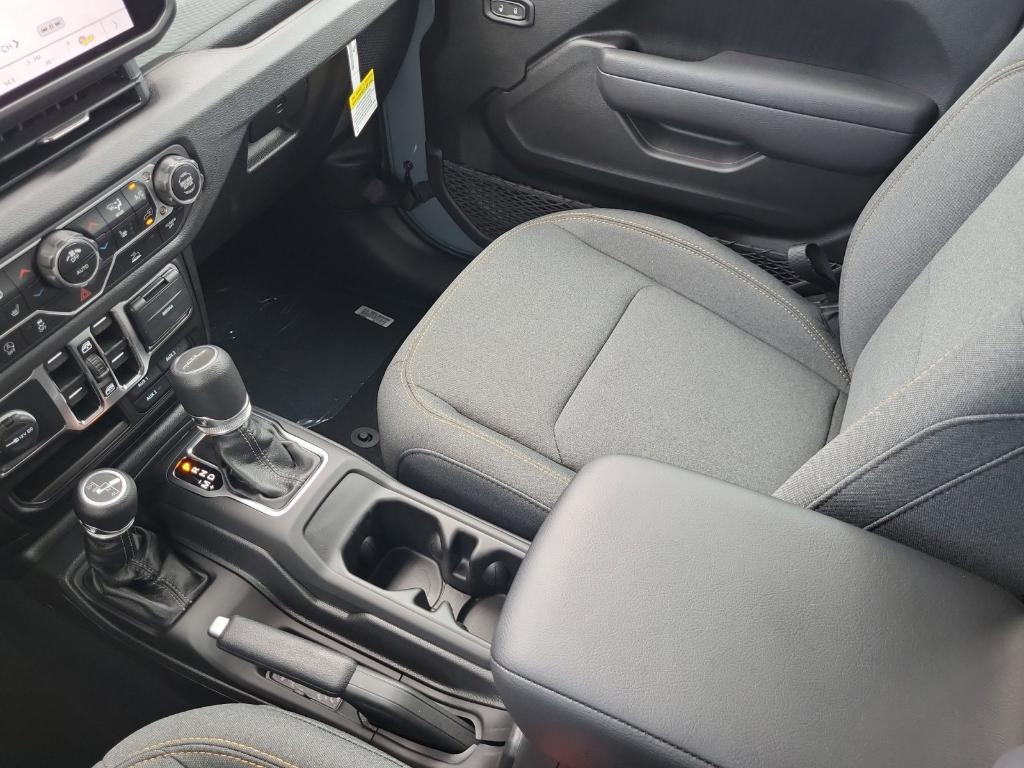 new 2025 Jeep Gladiator car, priced at $47,114