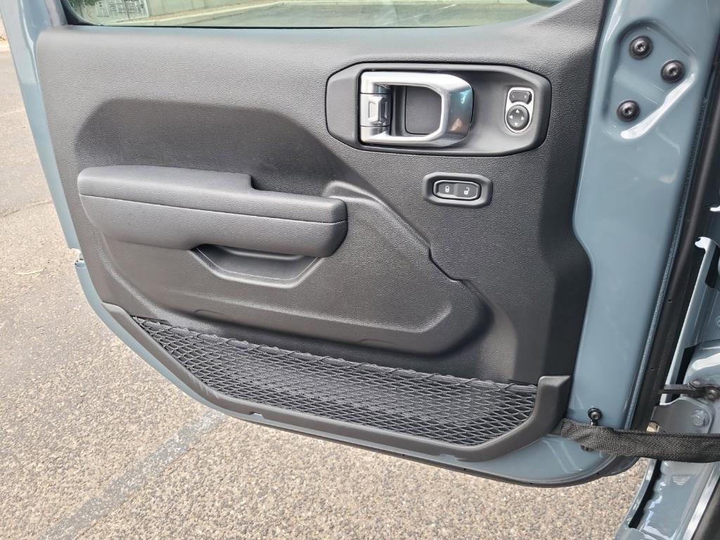 new 2025 Jeep Gladiator car, priced at $47,114