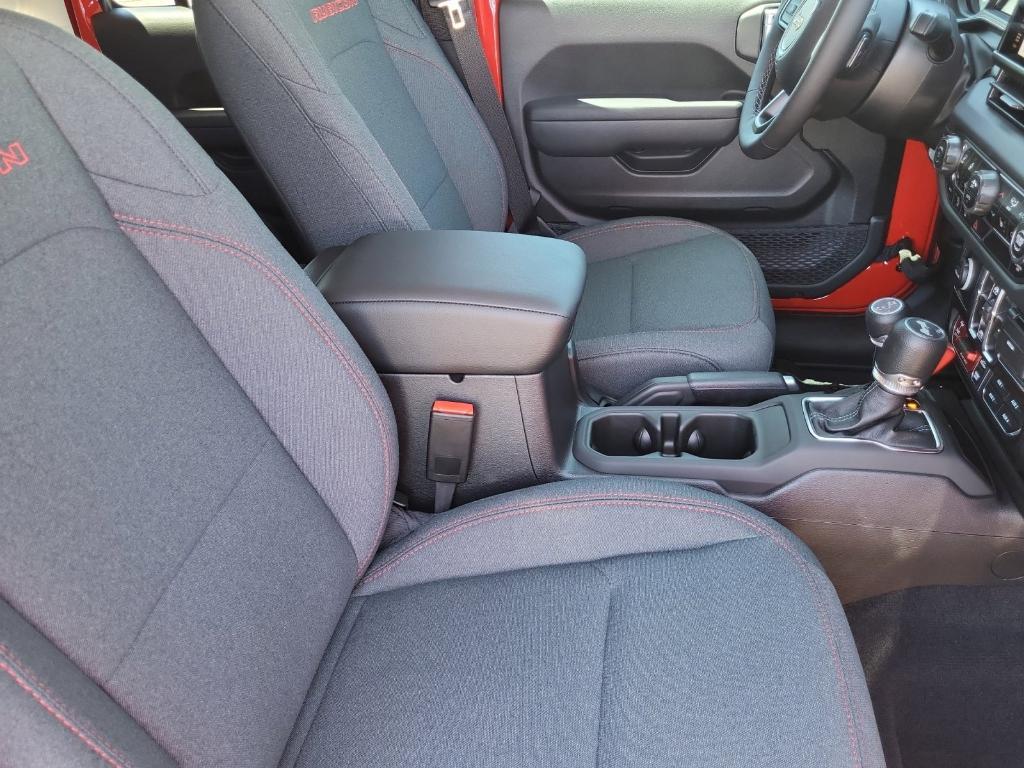 new 2025 Jeep Wrangler car, priced at $54,401