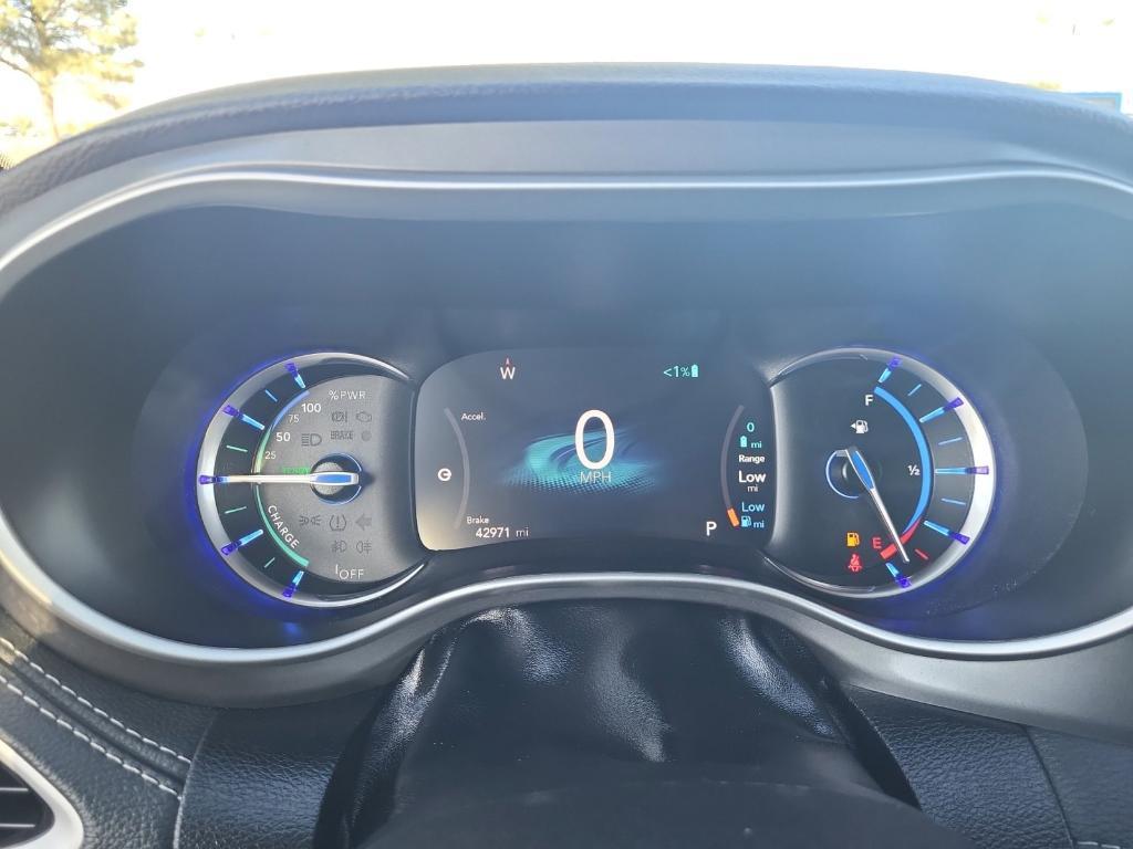 used 2022 Chrysler Pacifica Hybrid car, priced at $27,487