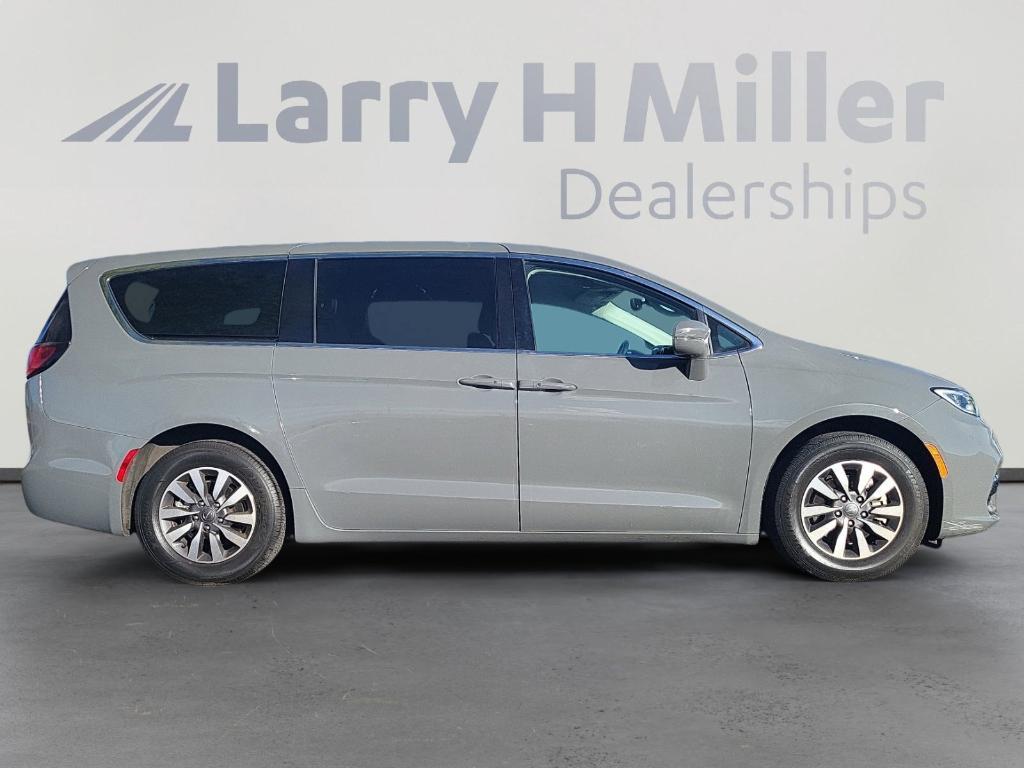 used 2022 Chrysler Pacifica Hybrid car, priced at $27,487