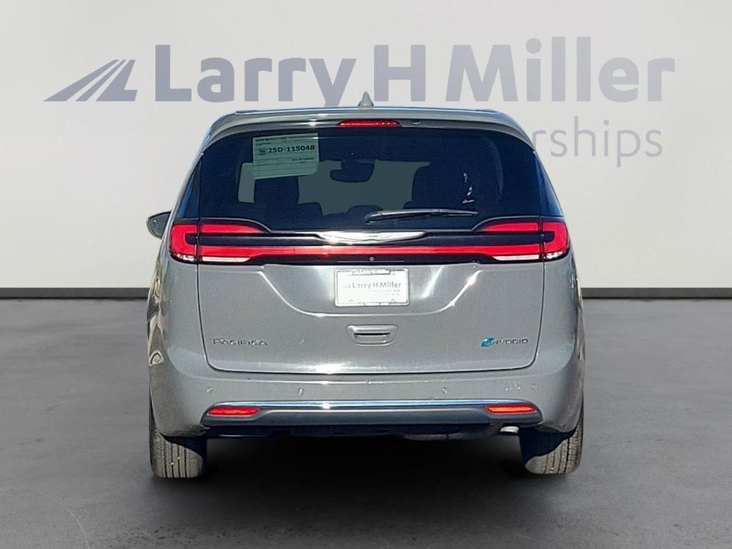 used 2022 Chrysler Pacifica Hybrid car, priced at $27,487