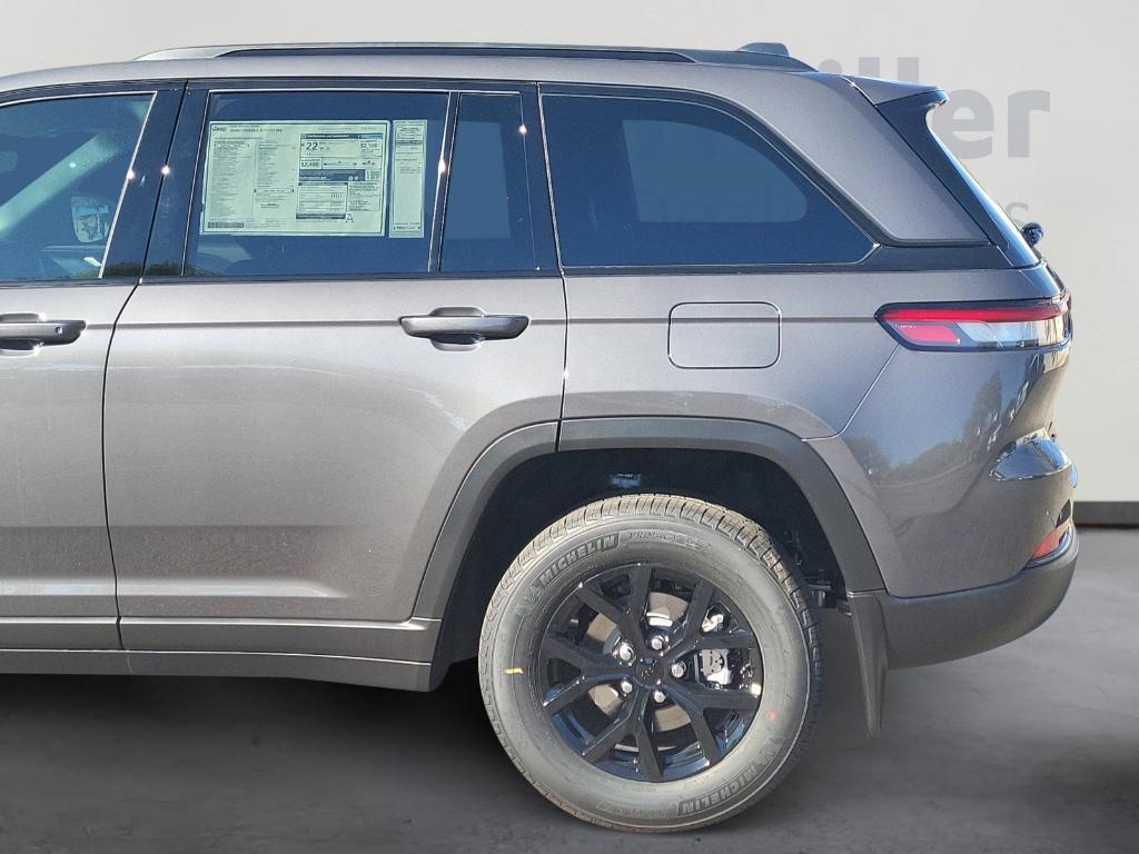 new 2025 Jeep Grand Cherokee car, priced at $42,696