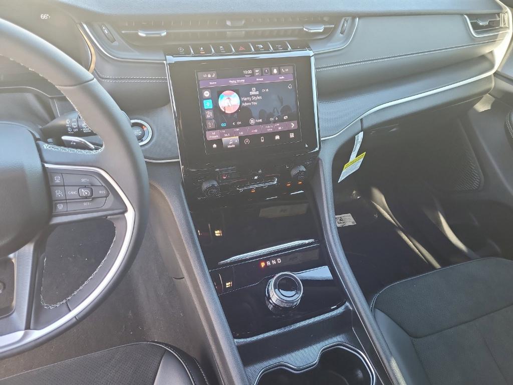 new 2025 Jeep Grand Cherokee car, priced at $42,696