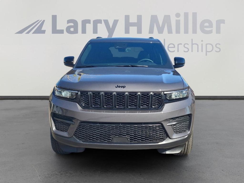 new 2025 Jeep Grand Cherokee car, priced at $42,696