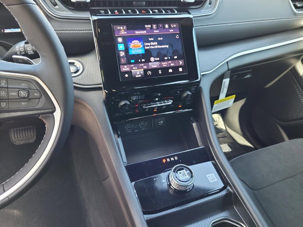 new 2025 Jeep Grand Cherokee car, priced at $42,696