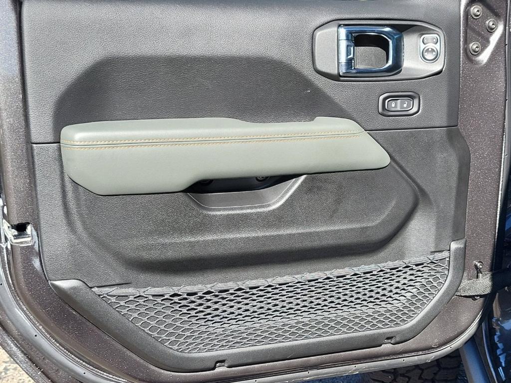 new 2025 Jeep Gladiator car, priced at $57,211