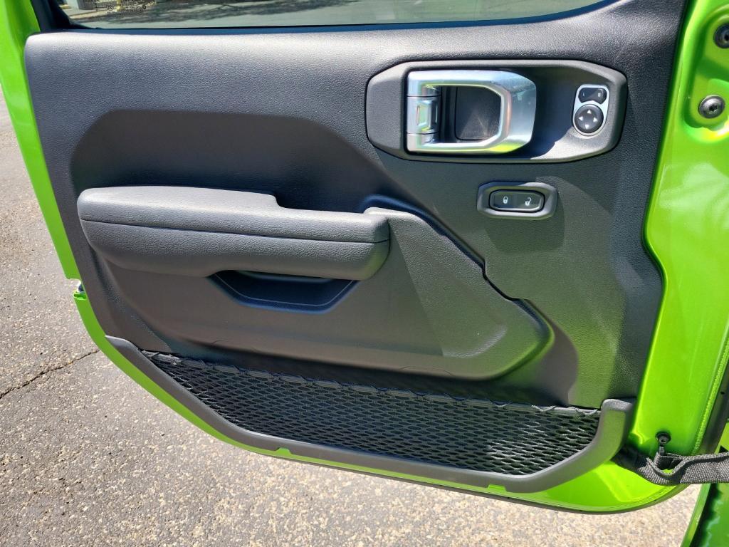new 2025 Jeep Wrangler car, priced at $46,350
