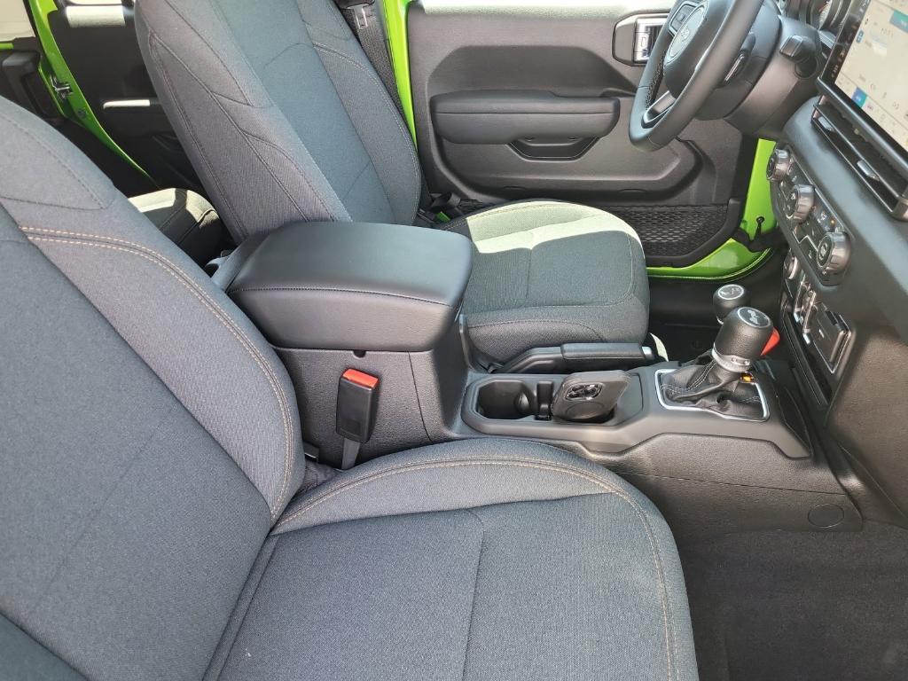new 2025 Jeep Wrangler car, priced at $46,350