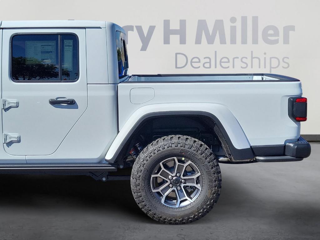 new 2025 Jeep Gladiator car, priced at $58,701