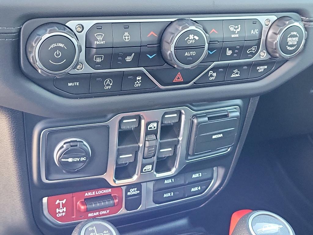 new 2025 Jeep Gladiator car, priced at $58,701