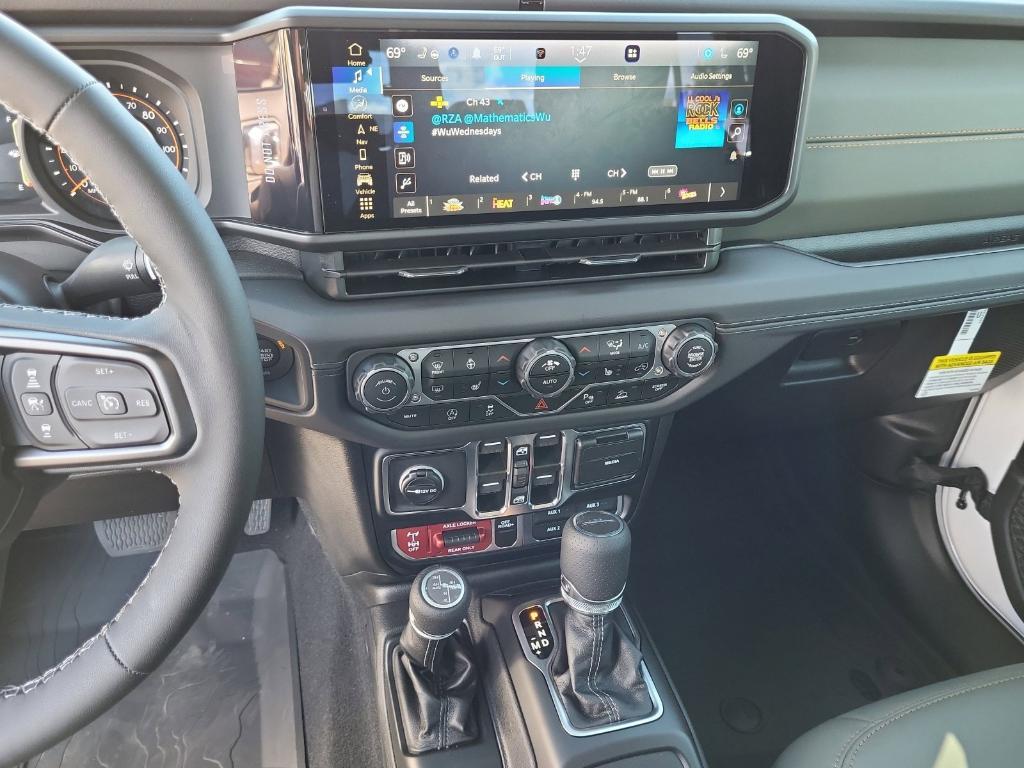 new 2025 Jeep Gladiator car, priced at $58,701