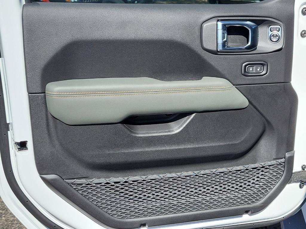 new 2025 Jeep Gladiator car, priced at $58,701