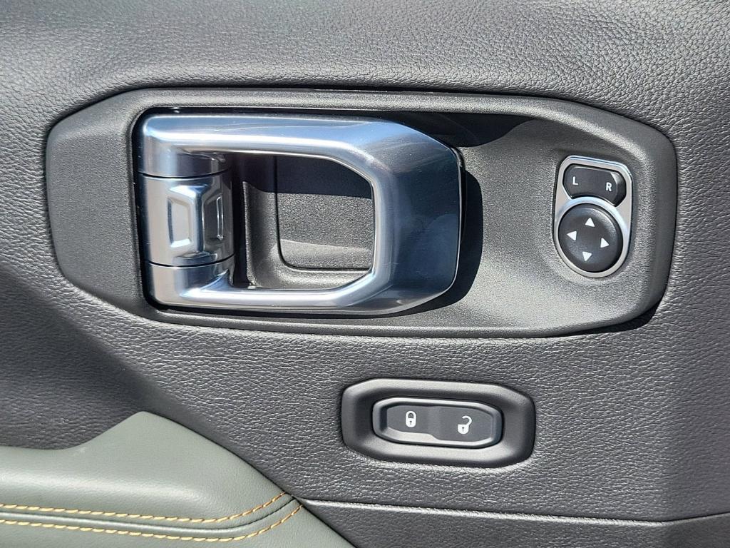 new 2025 Jeep Gladiator car, priced at $58,701