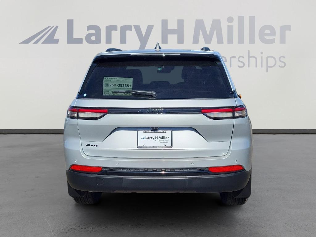 new 2025 Jeep Grand Cherokee car, priced at $43,196