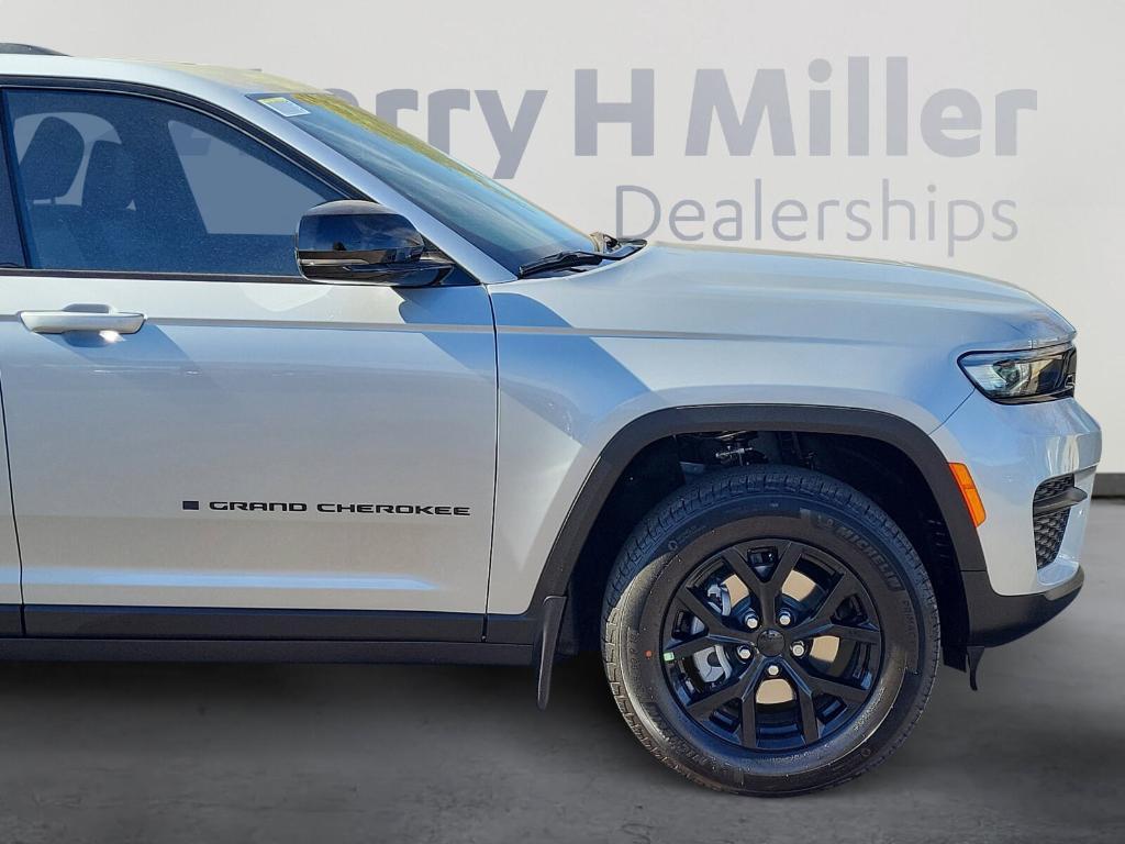 new 2025 Jeep Grand Cherokee car, priced at $43,196