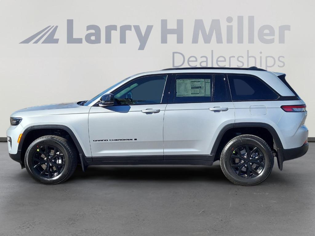 new 2025 Jeep Grand Cherokee car, priced at $43,196