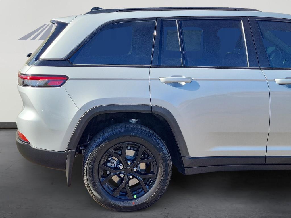 new 2025 Jeep Grand Cherokee car, priced at $43,196