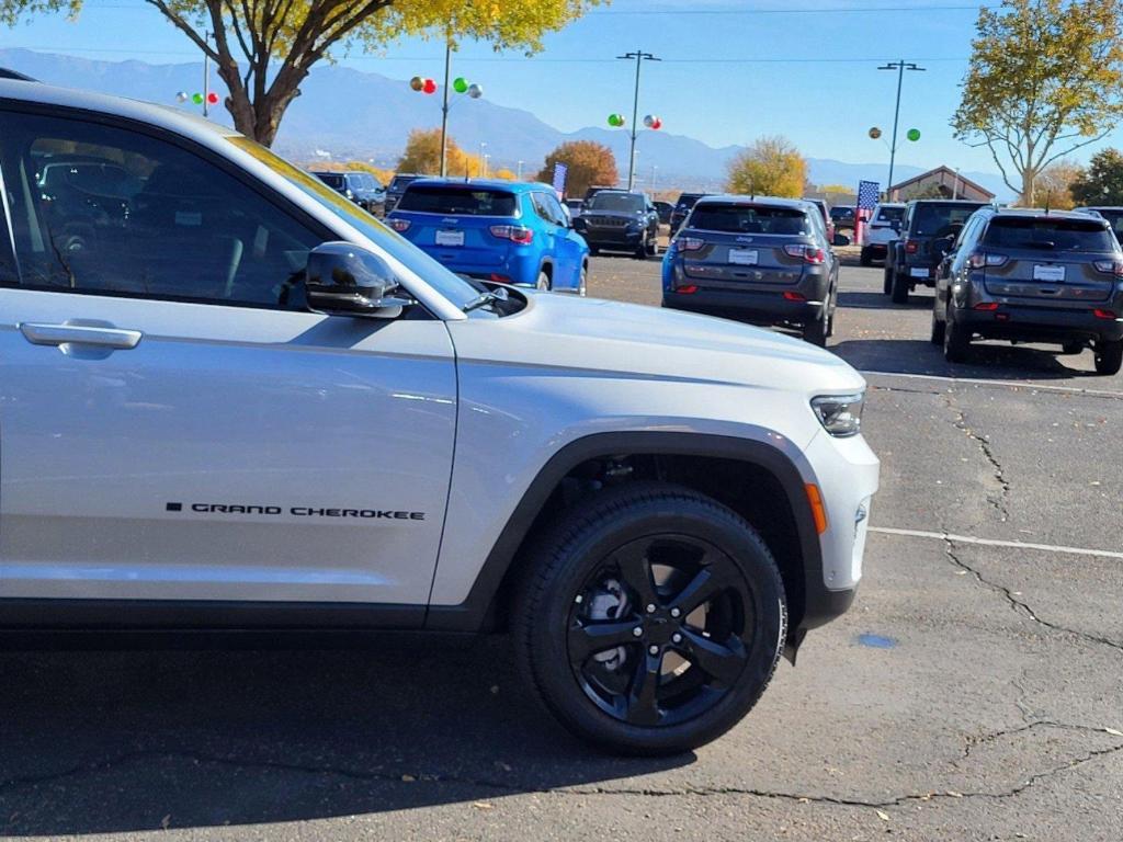 new 2024 Jeep Grand Cherokee car, priced at $59,573